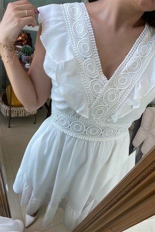 Beyaz Bel Kısmı Güpür Elbise