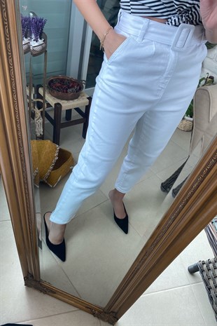 Kemerli Beyaz Yüksek Bel Pantolon